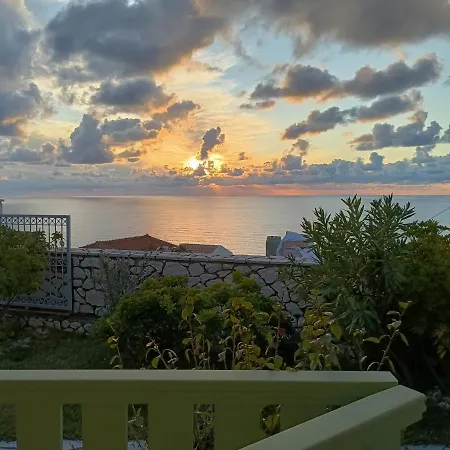 Deep Blue-daphne Áyios Nikítas